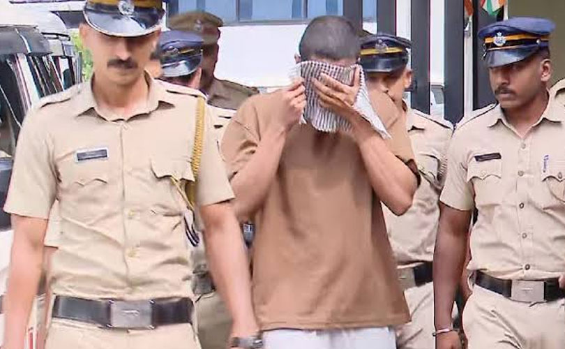 നെടുമ്പാശ്ശേരിയില്‍ അമിതവേഗതയില്‍ പാഞ്ഞ മിനി കൂപ്പര്‍ ഇടിച്ച്‌ സ്‌കൂട്ടര്‍ യാത്രികരായ മൂന്ന് പേര്‍ മരിച്ച സംഭവത്തില്‍ പ്രതിയുമായി തെളിവെടുപ്പ് നടത്തി പൊലീസ് 